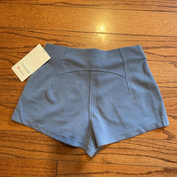 NWT lululemon ribbed softstreme high-rise short 2” oasis blue size 6 - Picture 4 of 7